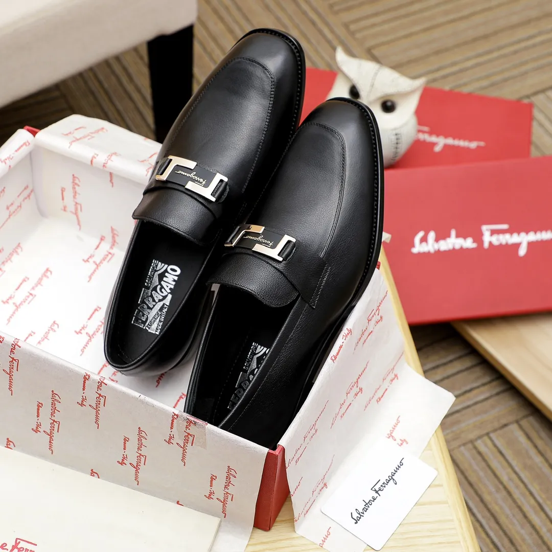Factory price 460 🔥Ferragamo's new men's casual slip-on shoes🇨🇳Official website original 1:1 mold opening, original quality💯Fine workmanship, high-end luxury☘The upper is made of imported Italian first-layer cowhide🌴Water-dyed🐂Leather lining🍓Rubber wear-resistant and non-slip outsole, breathable and comfortable to wear🍍The first choice for high-grade men, black is optional! Code number 38-44 (45.46. Can be customized)